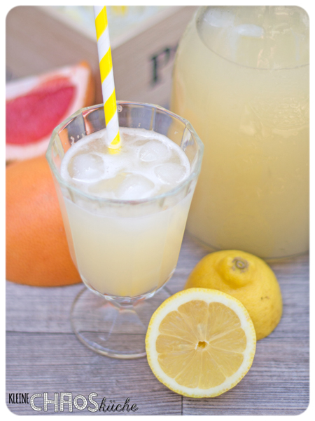 Selbstgemachte Zitronenlimonade - homemade lemonade